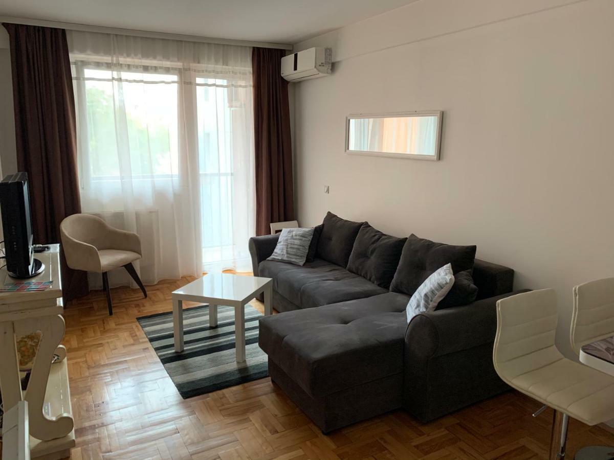 Trident Apartments Ni Exterior foto